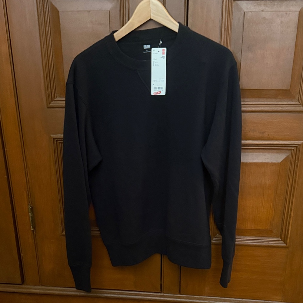 Uniqlo Men's Dark Crewneck Sweater